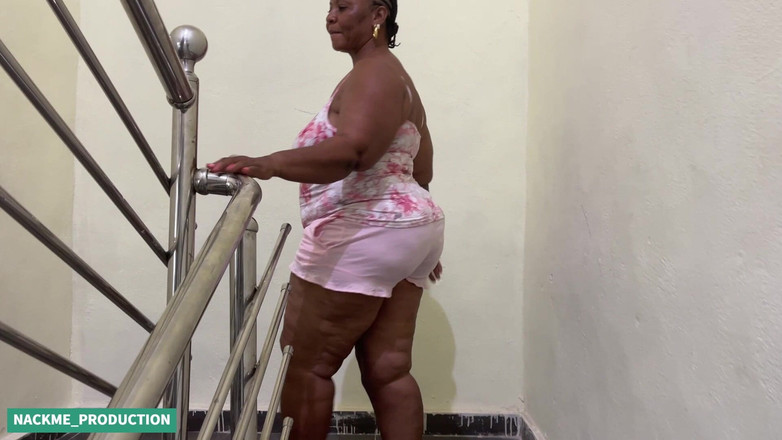 NACKME_PRODUCTION: Mogna BBW Granny_roxy och Queen_vusi Länk upp för het lesbisk...