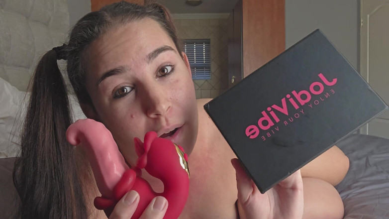 domslutfucker: Bbw unboxes &amp;s’amuse avec Jodivibe Medusa Dual - clito de la langue...