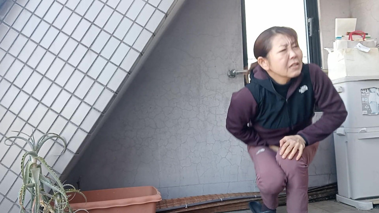 Mayumi Kanzaki: Vidéo De Pipi Désespéré Au Japon