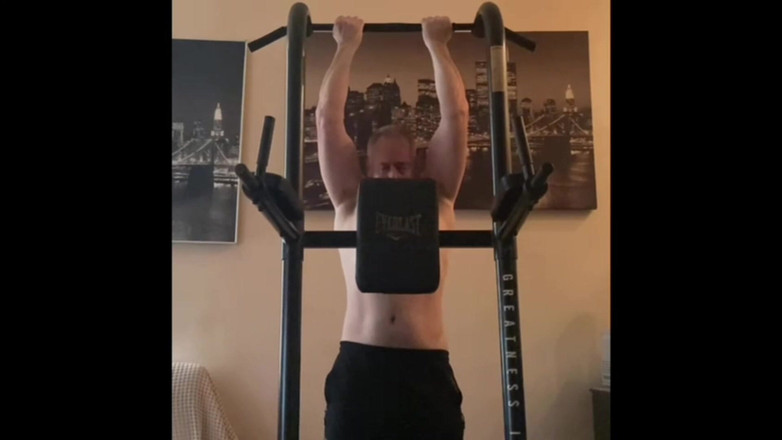 Alex Igogo: Thủ dâm và phòng tập thể dục