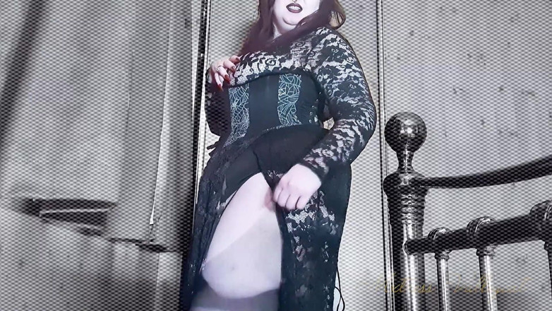 Mxtress Valleycat: The Nylon Summons