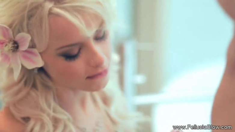 Fellucia Blow: Blonde Goddess lovely blowjob