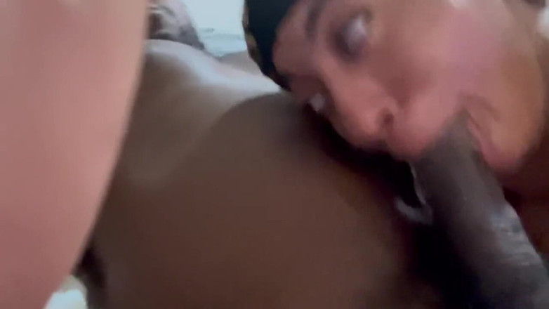 Fijii pornbox: Ляпають мою дупу і трахають мою глотку, неохайний мій коханець не знає, що я порнозірка зараз