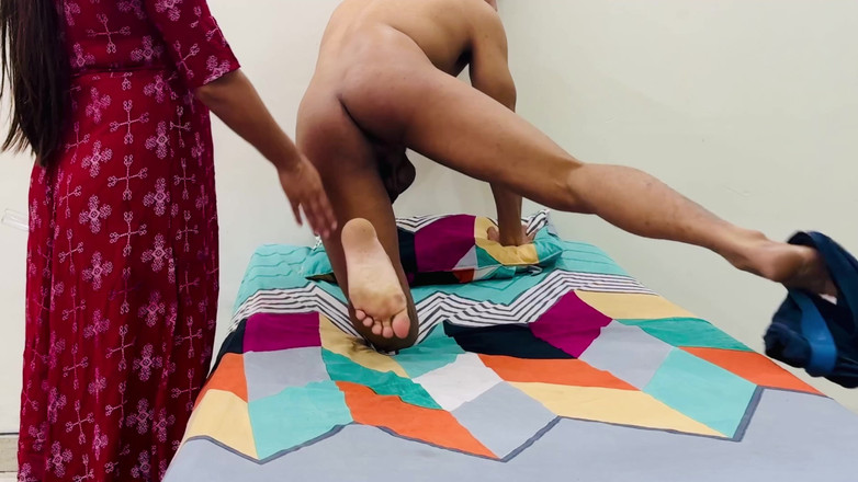 Hornycouple149: Sasur ji ne bahu ko tel maalish ke bahane mein...