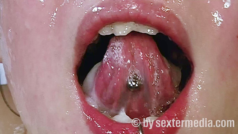 Sextermedia by Pete: 色情女孩 jonata 得到巨大的面部授精