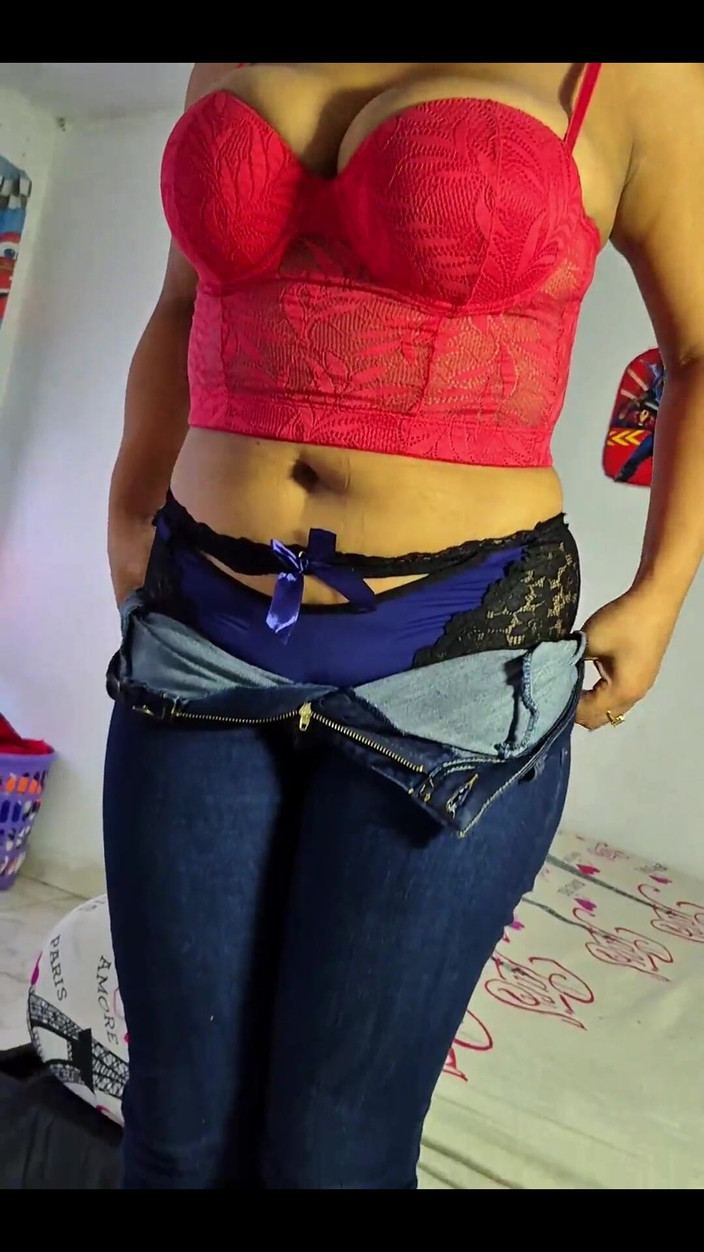 Pikaa6: 남편이 우리를 위해 떠났기 때문에 청소하는 여인은 슬프다. 그녀의 상사는 그녀의 하루를 밝게.