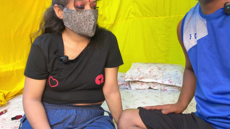 SUFIYA: ऑफिस की महिला ने अपने कारीगर को फोन किया और उसे चोदा। उसने स्पष्ट रोलप्ले के साथ उसका लंड चूसा।