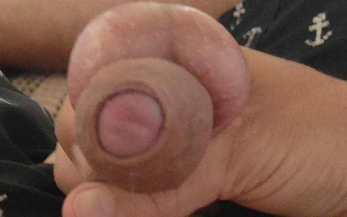 Straight Daddy Club: Große Vorhaut Und Hoden in Auffälliger Nahaufnahme.