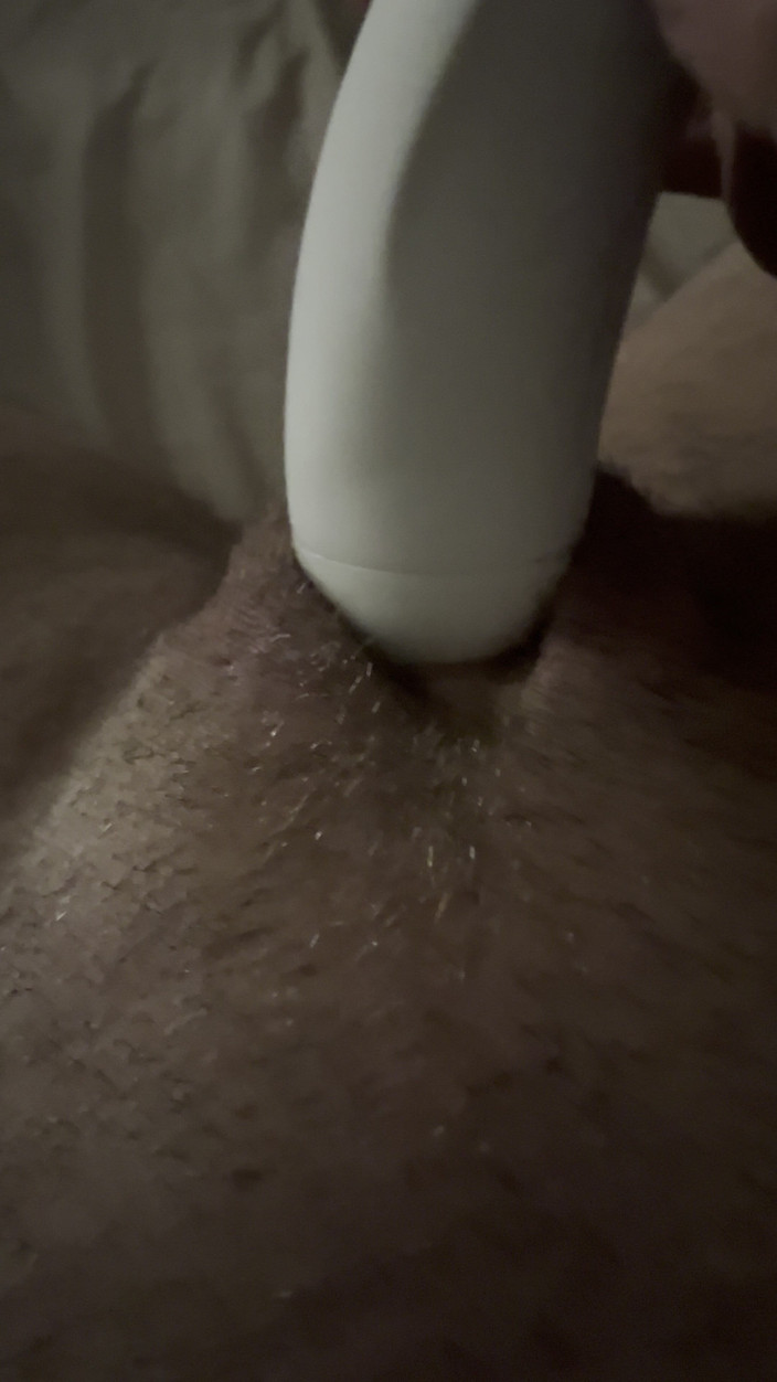 Loukasftm: Büyük klitorisimin üzerinde vibratörümle boşalıyorum