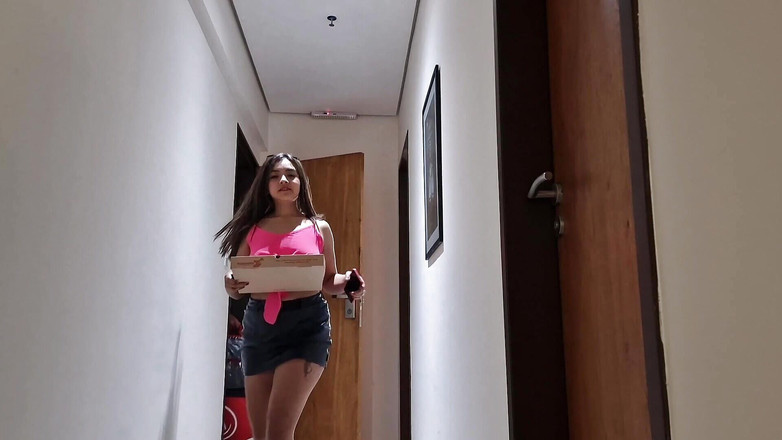 Latinascachondas: 나는 그의 뚱뚱한 자지로 배달원을 다시 따먹을거야