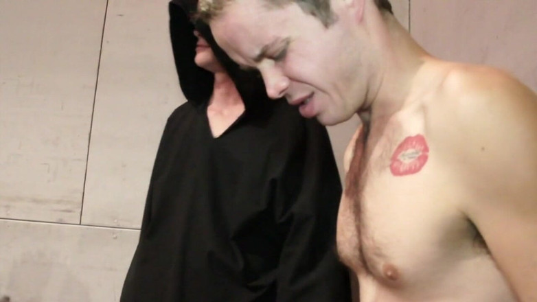 BAREBACK COMMUNITY: Er fickt einen schwulen Mann mit seinen Freunden