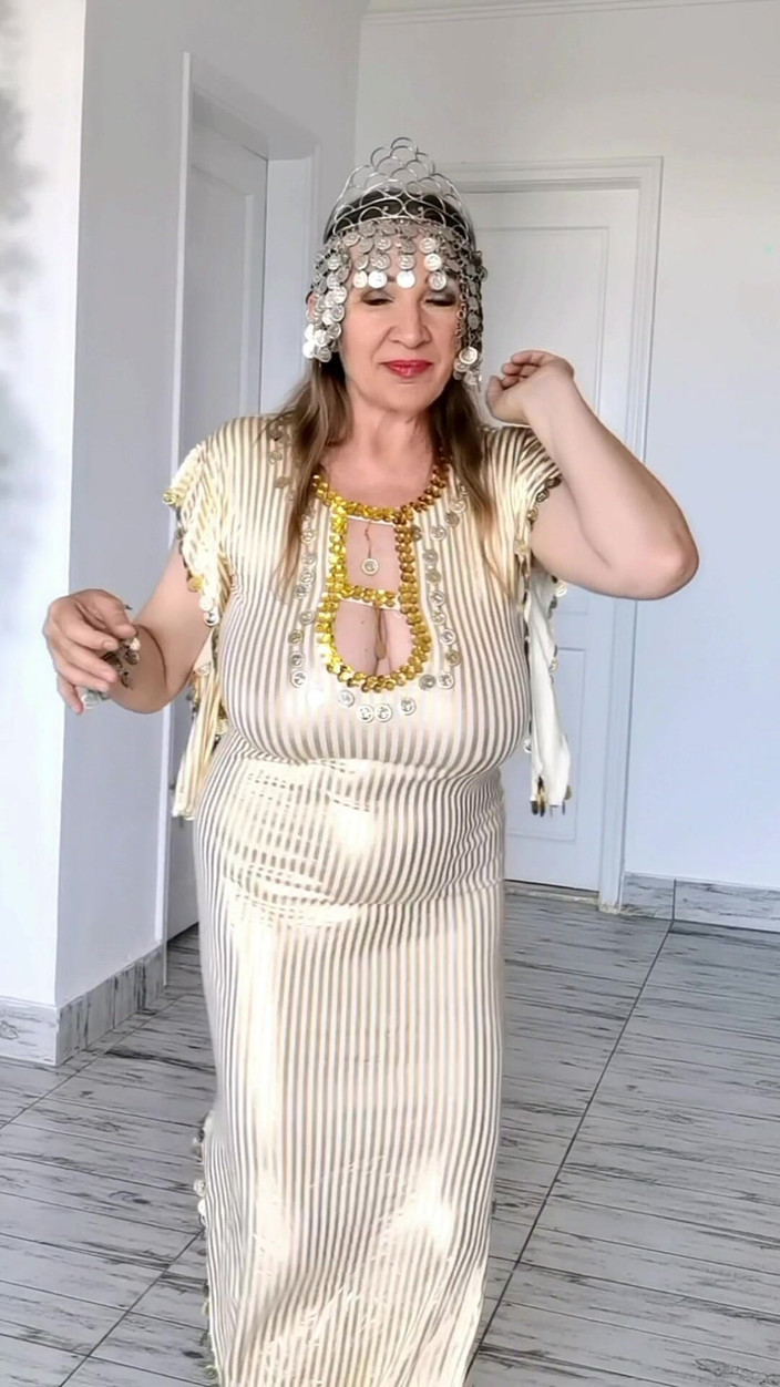 MariaOld: Oryental tarzı büyük memeler derlemesi