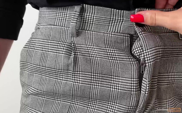 Adeline Murphy: Adeline murphy adalah sekretaris yang lagi sange berat Footjob &amp; ngocok...