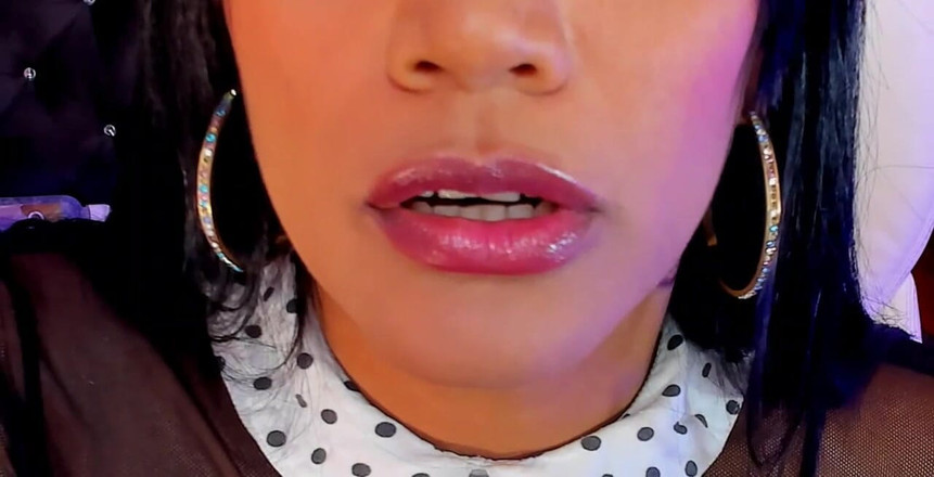 Kelli kumar: 젖은 페니스 주위에 그 작은 입