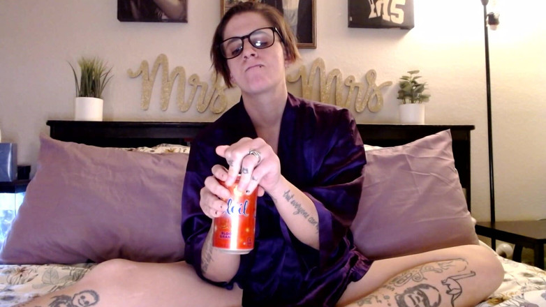 Abby Anna: Rülpsentlastung, harte kalte nippel