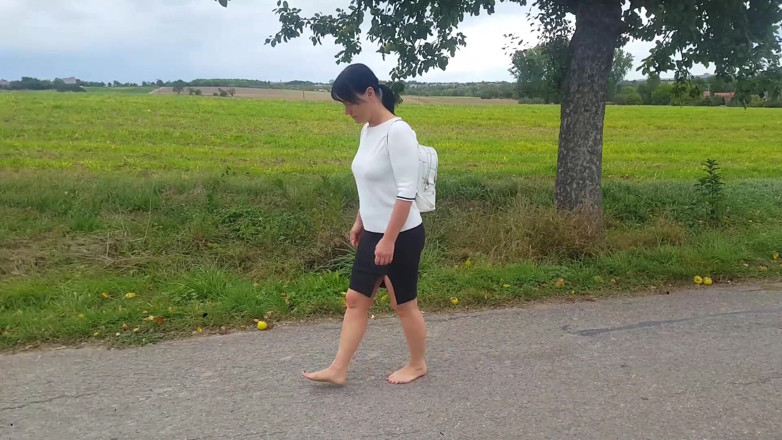 Yvette xtreme: Dirty barefoot walk with Yvette Costeau
