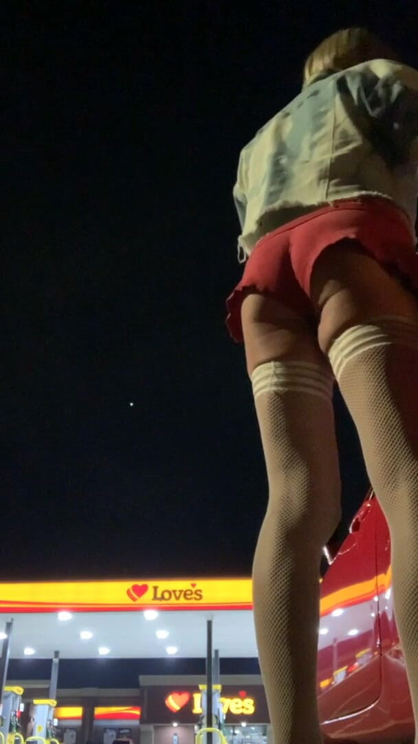 CindieLove: 7分钟的屁股，长性感的腿，高大腿，喜欢卡车停车