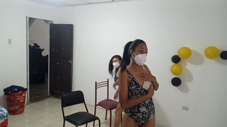 NEGRITA SEXY: 내 레즈 친구가 집에 와서 우리는 정말 뜨겁고 발정난 있어