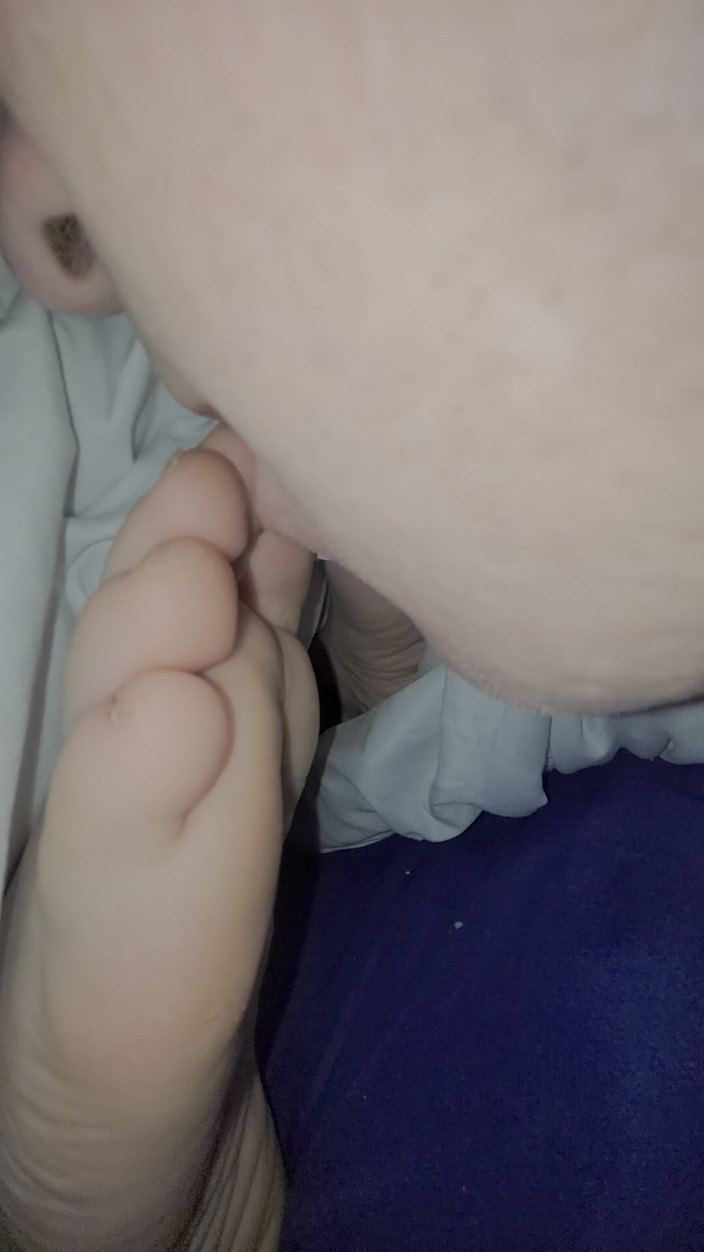 On cloud sixty nine: Slickar fruens tår i sängen