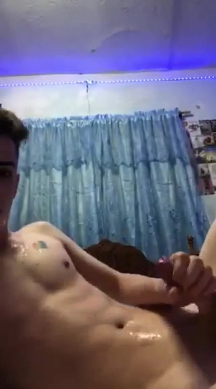 Rent A Gay Productions: 古巴少女在她嘴里喷射自己