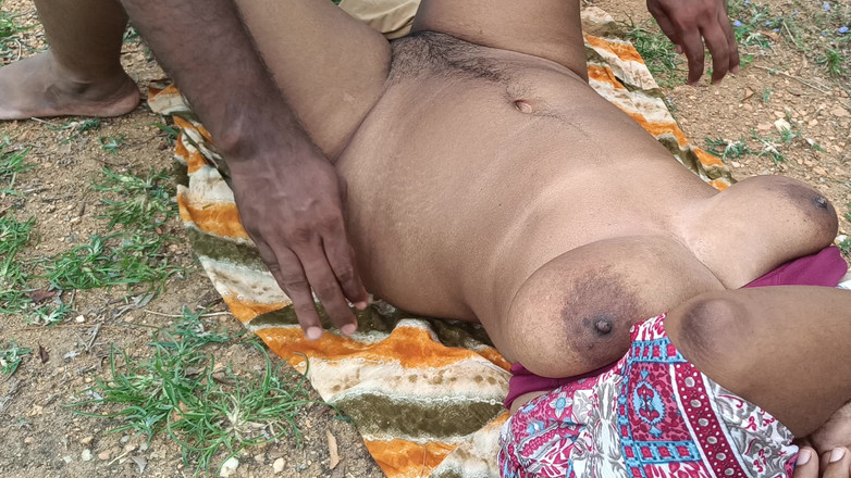 Laxi ammu: 户外热辣性爱浪漫