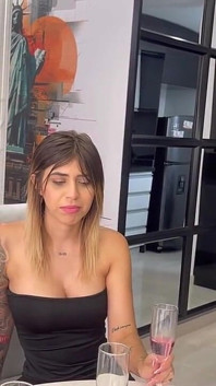 Aku selingkuh dari istriku yang lagi hamil besar sama adik tiriku di pesta kami dan dia akhirnya bergabung dengan seks threesome hot banget