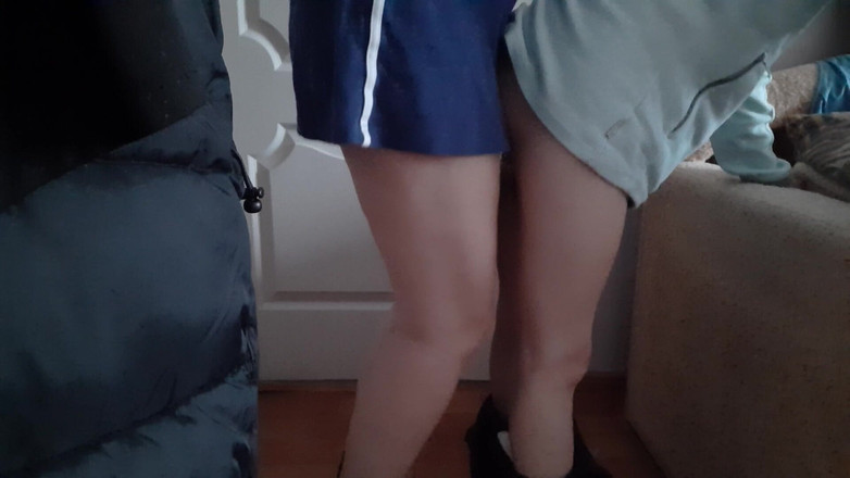 Lesbian-illusion: 병으로 마누라 후배위 스타일을 흔들고 따먹어