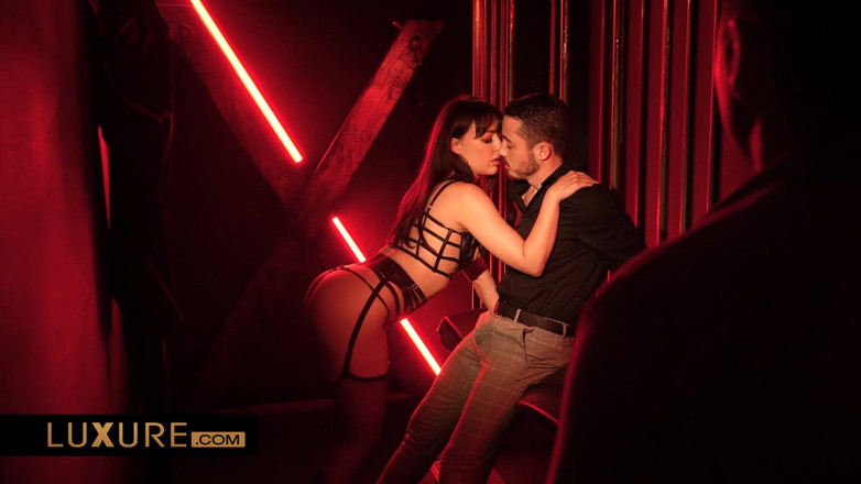 Luxure: The Fantasy of a Couple in a Swinger Club