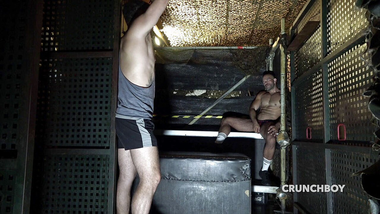 Fetish bareback party in backroom: Ayden Taylor bị Nicolas Bardem lợi dụng thô bạo