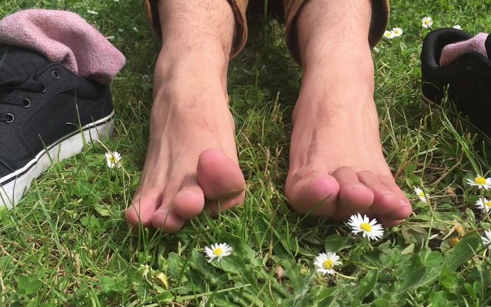 Manly foot: Fun with Feet in Hepburn Springs - Manlyfoot