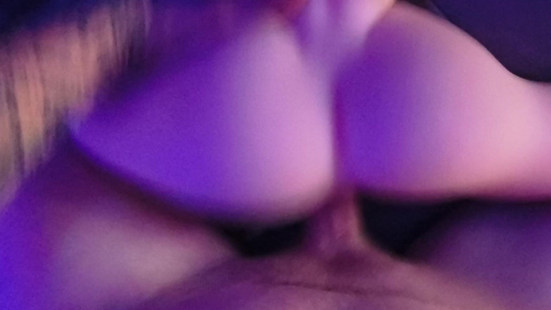 KromeDome: Un jeune étalon excité baise une petite chatte étroite sur la chatte...