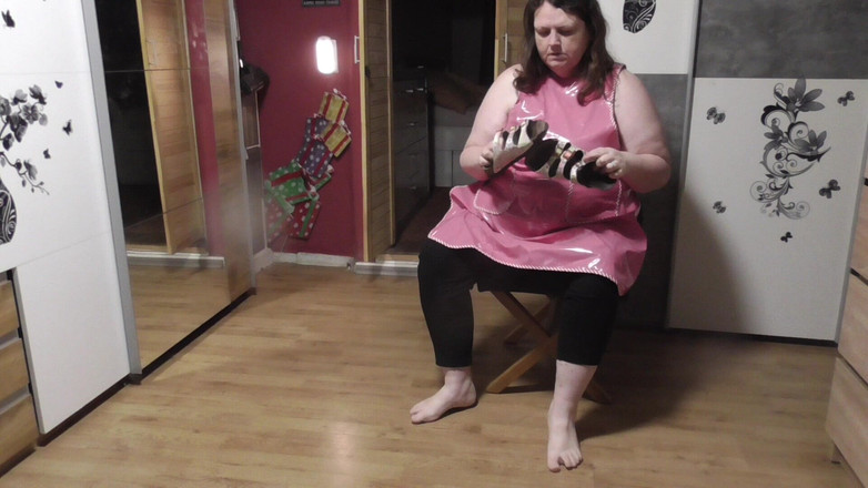 tammara big: Dalam Apron Getah Saya Meratakan Selipar