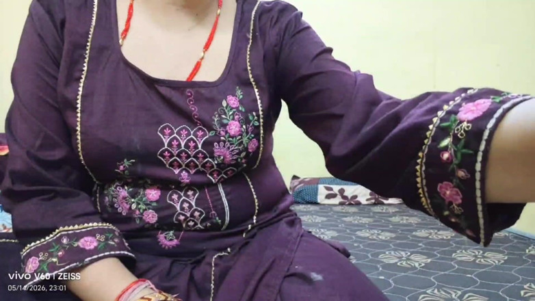Sexy baby girl: Desi Couple