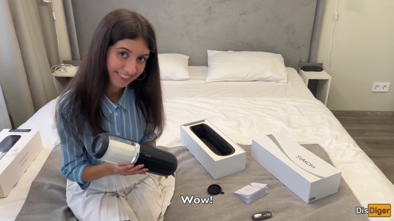 Dis Diger: I Received a Powerful Cumshot From My New Toy Svakom...