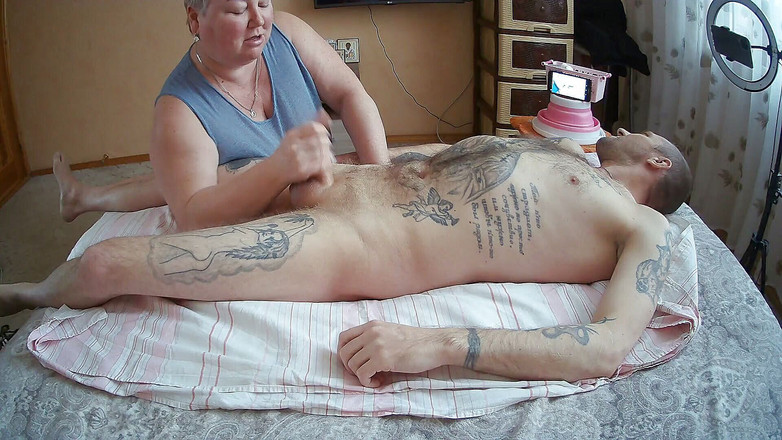 Zona901: thay vì mát-xa, cô ấy sục con cu của tôi