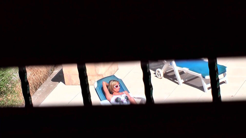 German Porn: Bionda a Bordo Piscina Doppia Penetrazione Ecstasy