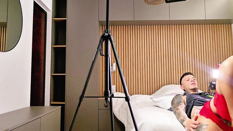 Young big apple: Îmbrac lenjerie sexy și fac sex cu cumnatul meu în timp ce...