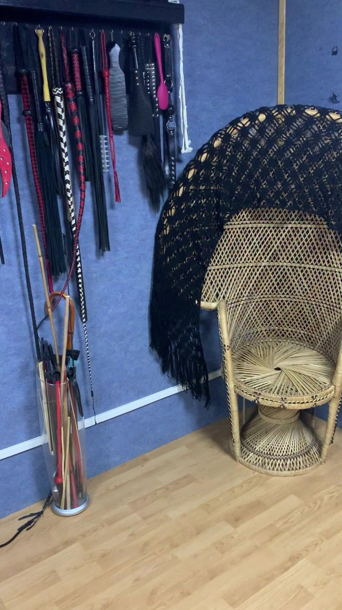 Maitresse Clara: Aku membuka pintu penjara bawah tanah ini untukmu