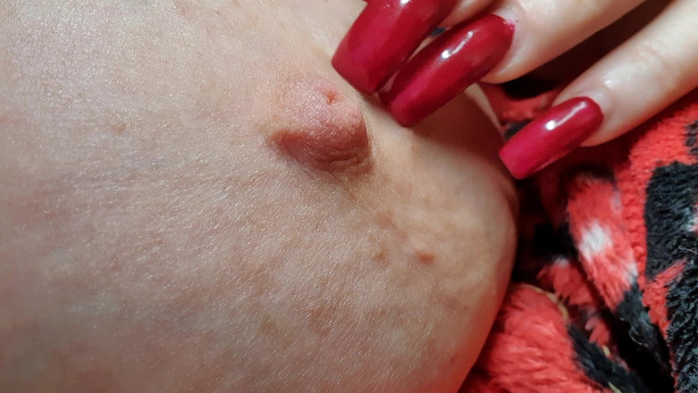 JJ Jewel BBW: Bbw arrapata gioca con tette e capezzoli da 36j