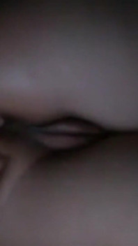 Prima Emily che si masturba con un dildo K the Royal