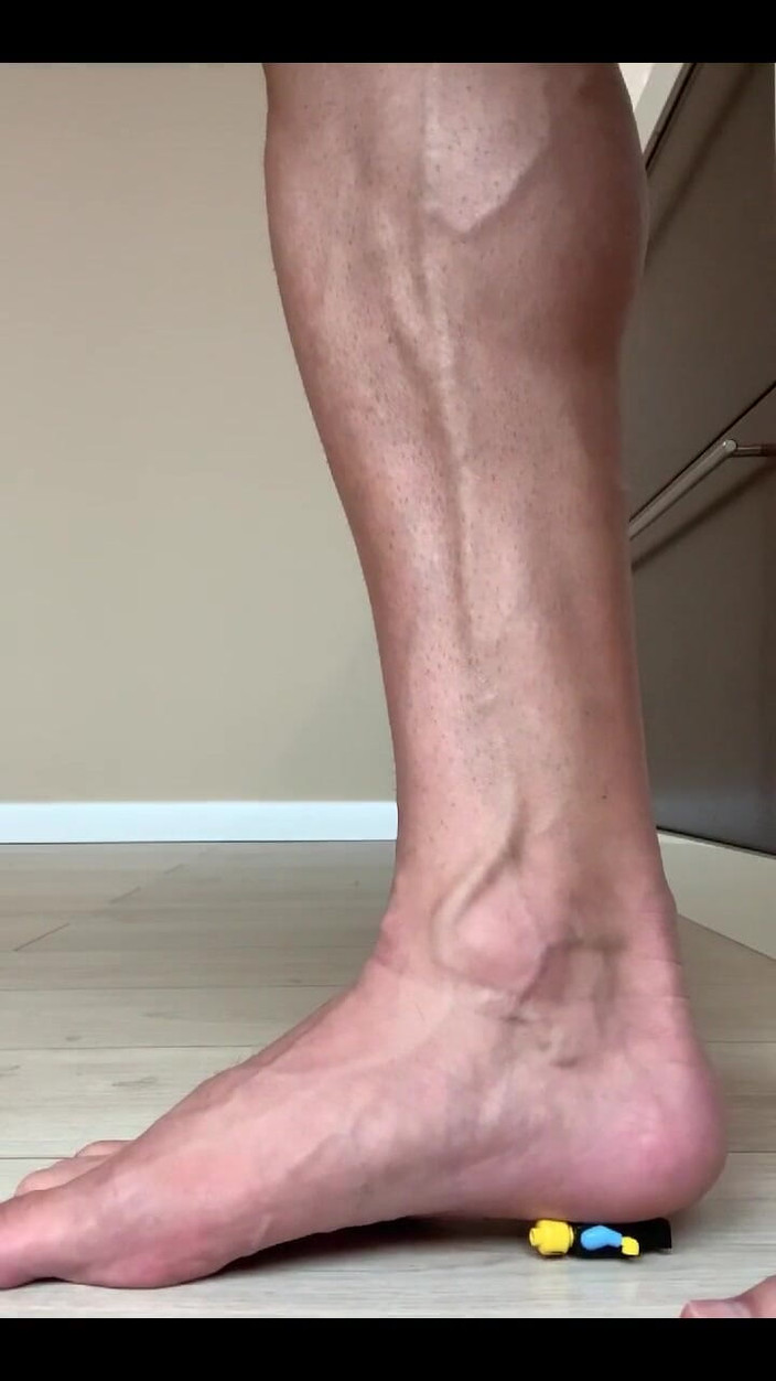 Jasons feet: Tiny ha paura del gigante