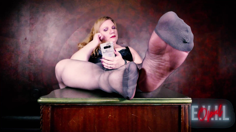 EvilOpal: Głaskaj się głupio dla moich stóp