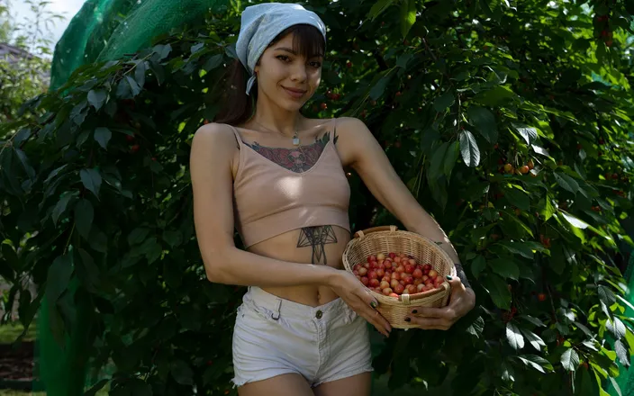NIGONIKA: Exclusive Sweet Cherry Mad Maura Summer Garden Nigonika Blowjob 2023
