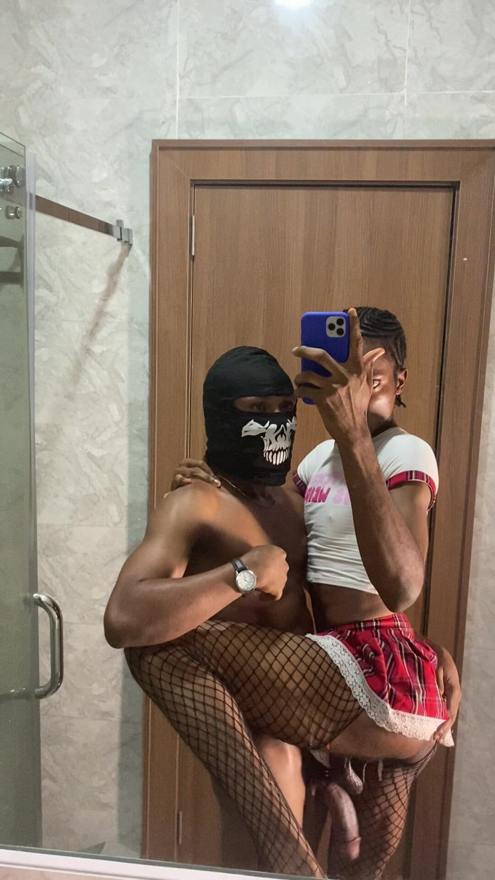 Baddestboyx: Noua mea vecină știa că sunt homosexual