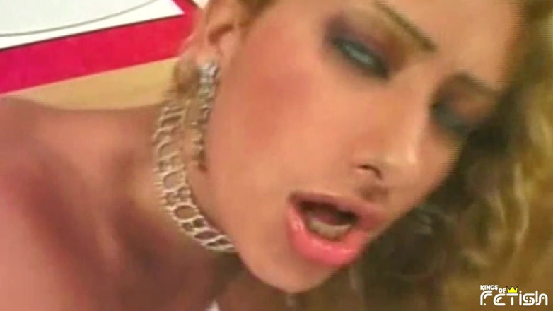 Shemale Idols: Tranny with high heels gets her ass destroyed by a...