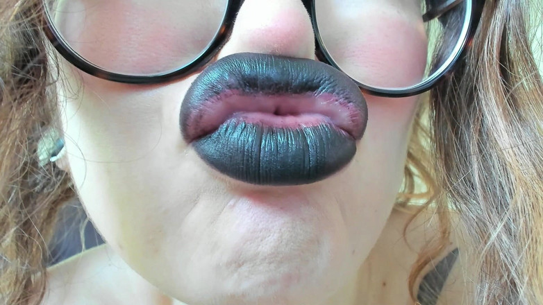 Rarible Diamond: Menghirup bibir untuk ayah tiri