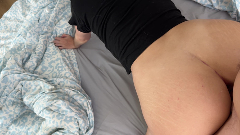 Ivana Montana: Mama vitregă împarte un pat cu fiul vitreg când sunt singuri