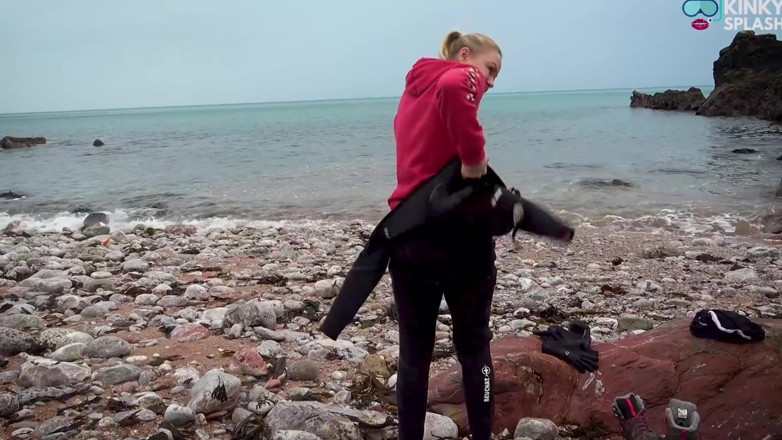 UKCuteGirl Lucy Lauren: Thick 8mm Wetsuit Struggle &amp; Sea Splash