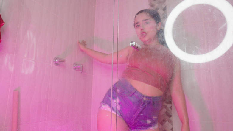 CuttieJennie: Clothed Shower Pee Fun