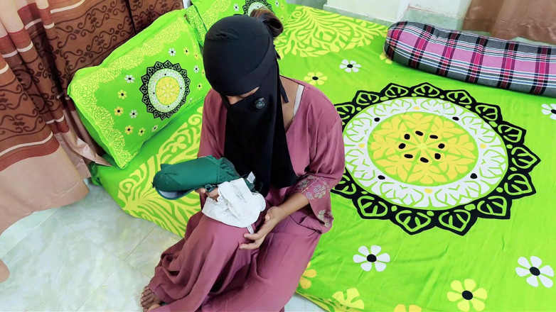HottyKisku02: Hijab madrasta gerenciou seu enteado para uma doce foda